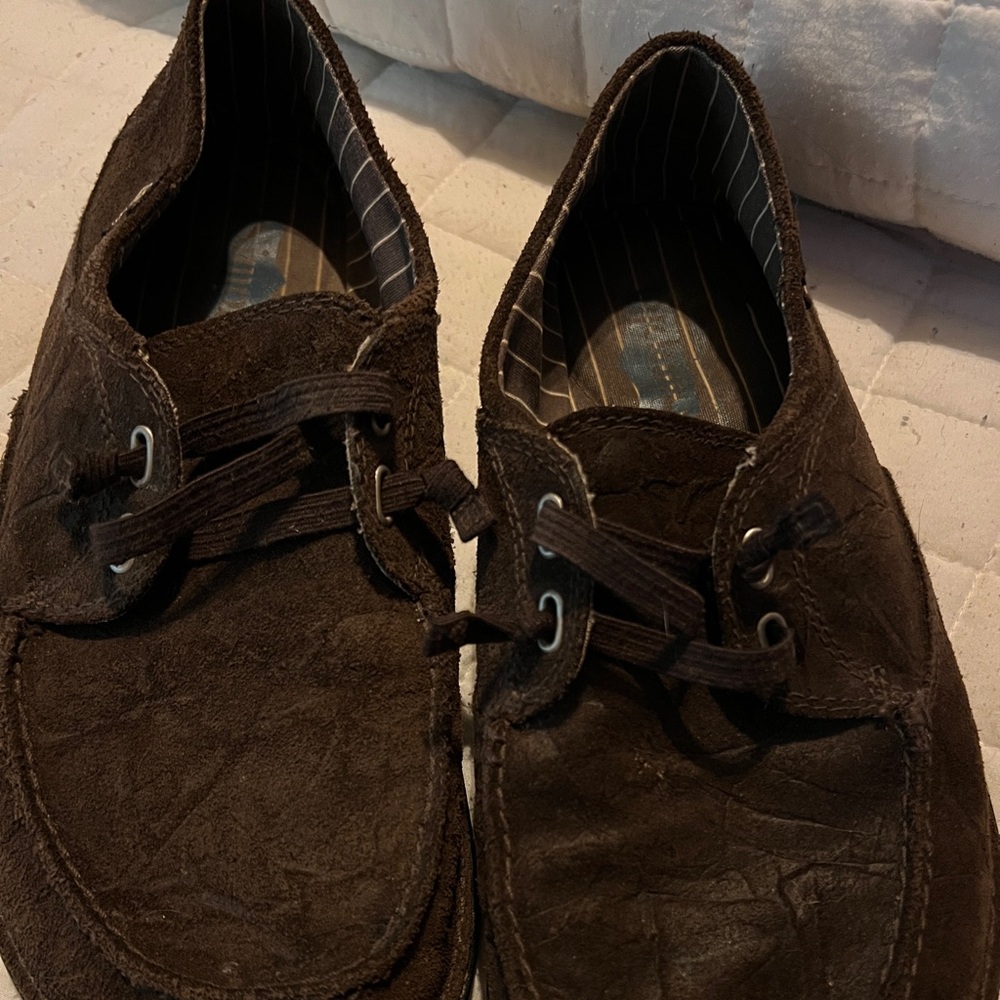 Beautiful pair of SIMPLE leather shoes.